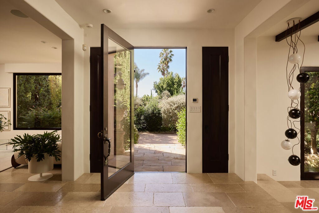 1164 N Doheny Drive