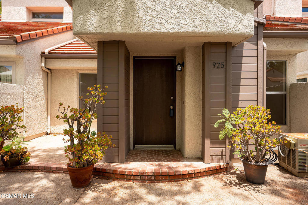 925 Via Colinas
