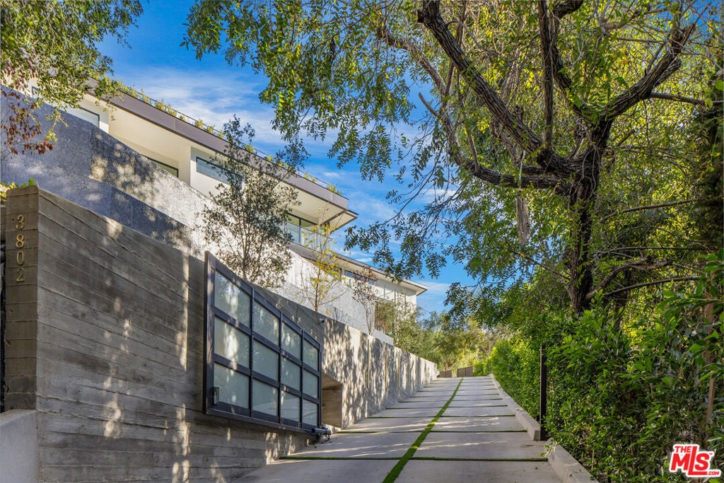 Photo of 3802 Hollyline Avenue, Los Angeles, CA 91423 (MLS # 26856635)