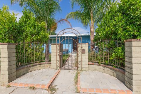Photo of 7825 Tujunga Avenue, North Hollywood, CA 91605 (MLS # SR25244345)