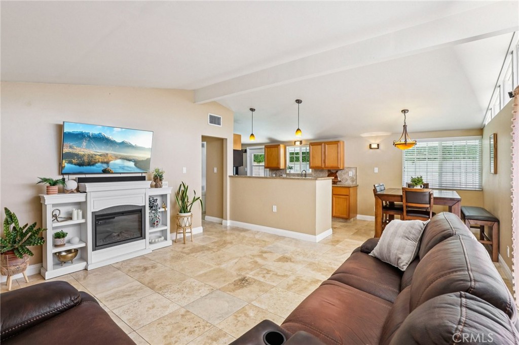 1054 N Hermosa