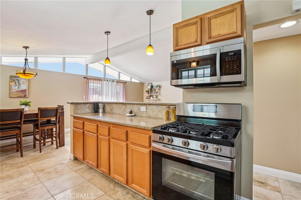 1054 N Hermosa