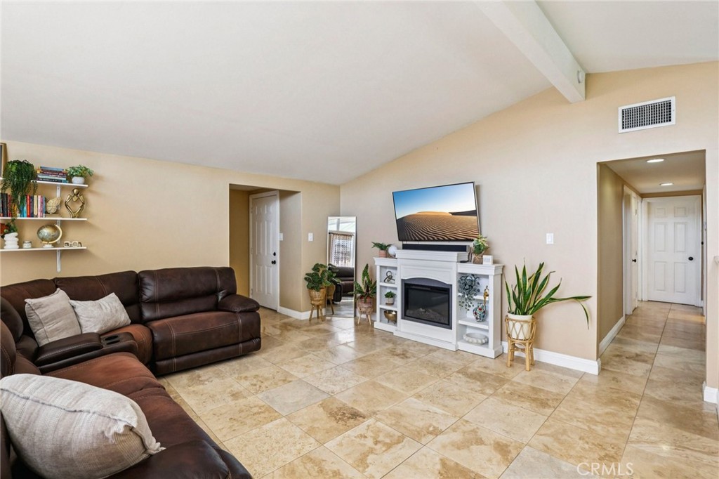 1054 N Hermosa