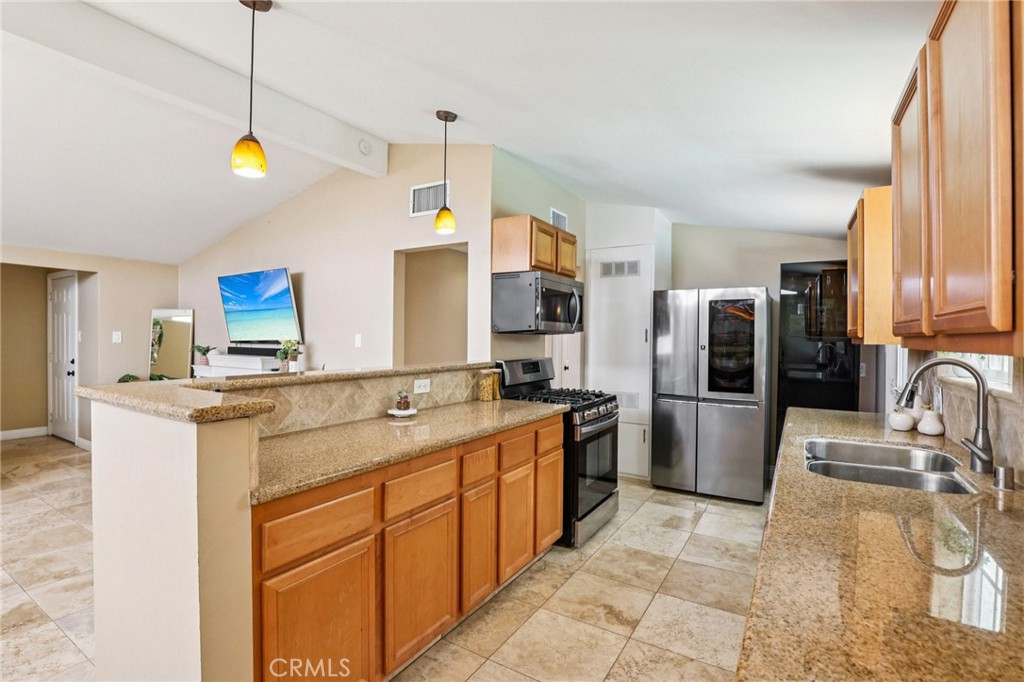 1054 N Hermosa