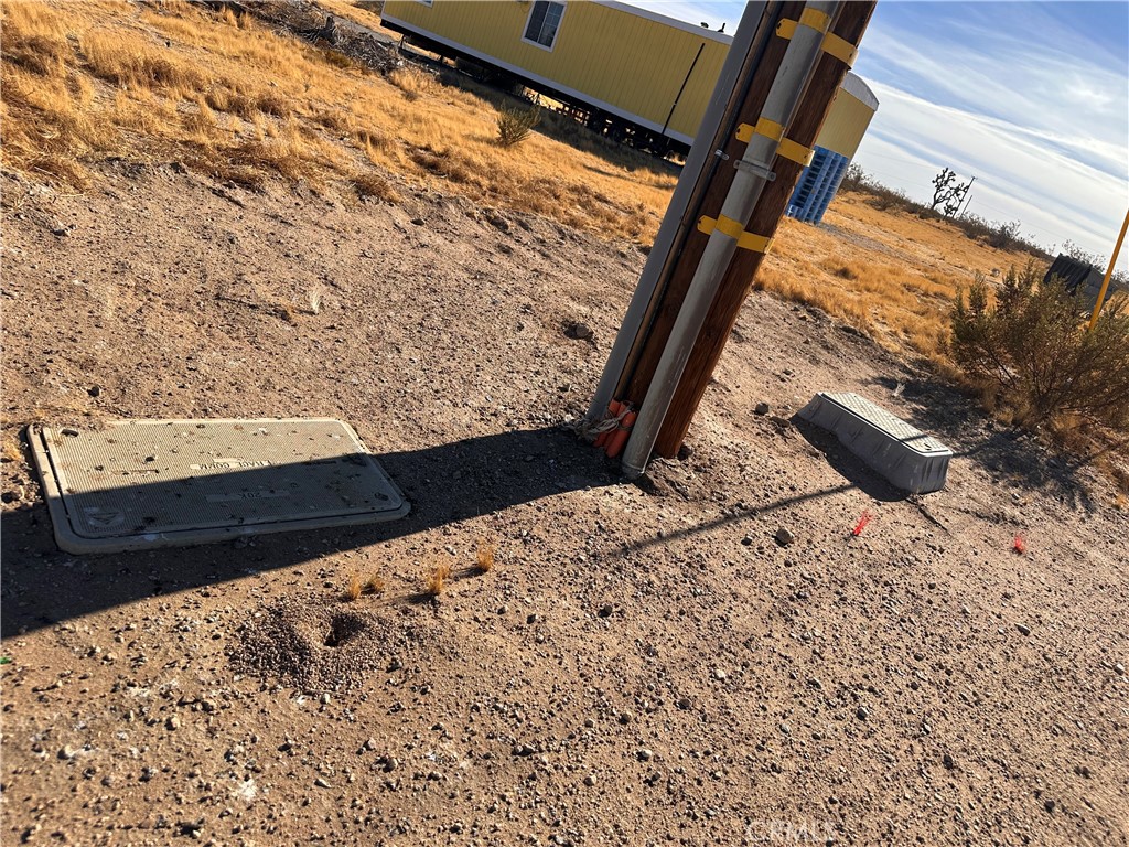 All flat usable land, beautiful mountain views. bring your toys, horses or anything your heart desires, Build your own home or put a manufacture house if you need to.
Currently there is a 2 bedrooms mobil home on the property, That is comercial.
make an offer today this would't last.