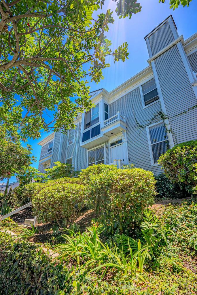 211 Dahlia Ave. M