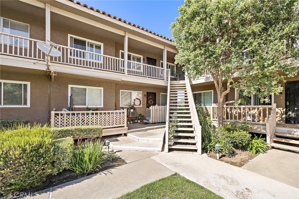 Welcome to the Casa La Veta Community! This move in ready unit has one bedroom and one full-bathroom. This beautifully maintained condo is located in a prime location of Orange. This cozy and inviting home features a bright and open layout, perfect for comfortable living. Enjoy a spacious living room area. This home is also equipped with a remodeled shower/bathtub. Enclosed with a personal garage space, as well as one permitted parking space (outdoor parking).
This home is nestled in a well-kept community with amenities such as a pool, lush landscaping, and community laundry facilities. This condo is just a short walk to nearby shopping centers, restaurants, and entertainment. Whether you're a first-time buyer, downsizing, or investing, this home offers convenience, charm, and location all-in-one. This home is walking distance to the Metrolink Station that is available for commuting long distances.
Don't miss your chance to own a slice of Orange County living.