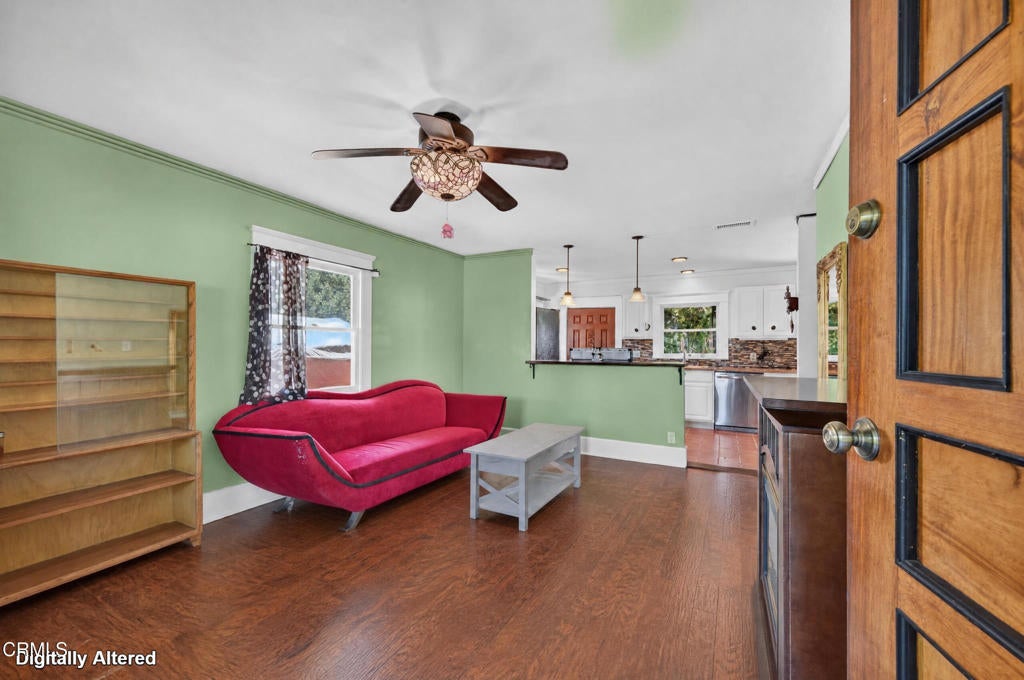 320 N Barbara Street