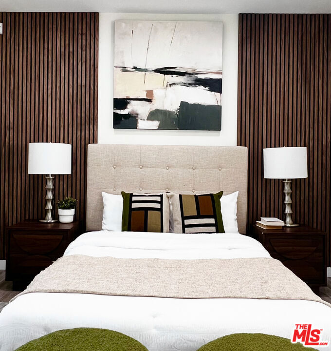 SELLER MOTIVATED!! UPGRADED LIGHT FIXTURES!! ** FULLY FURNISHED!! ** Luxury Condo in Prestigious DTLA Metropolis Tower 1. OPEN SOUTH VIEW, this exceptional 1-bedroom, 1.5-bathroom residence offers unparalleled, sweeping views of the Los Angeles skyline from every direction. The meticulously designed interiors feature an open-concept layout complemented by high-end finishes, including Caesarstone countertops, sleek custom cabinetry, and premium Bosch appliances. Elegant oak wood flooring flows throughout, adding warmth and sophistication, while floor-to-ceiling windows bathe the unit in natural light and showcase the stunning city vistas. Enjoy the convenience of in-unit laundry facilities and custom window shades, providing privacy and comfort. This luxurious high-rise offers residents exclusive access to world-class amenities: relax in the resort-style pool and spa, stay fit in the fully-equipped gym, or unwind in the private lounges and cinema. Additionally, stylishly appointed community spaces make socializing and working from home more convenient, fun, and productive. Experience elevated urban living at its finest in one of DTLA s most prestigious addresses. Stunning condo offering breathtaking views of Downtown LA, Griffith Observatory, and the Hollywood Sign. Located in the heart of the Financial District, steps away from Koreatown and Little Tokyo, and Crypto Arena. Enjoy 24-hour security, front lobby service, and included WIFI. Amenities feature a sparkling pool, gym, steam room, and Jacuzzi, ensuring luxurious urban living at its finest. Additional parking available for purchase in the monthly parking garage across the street.