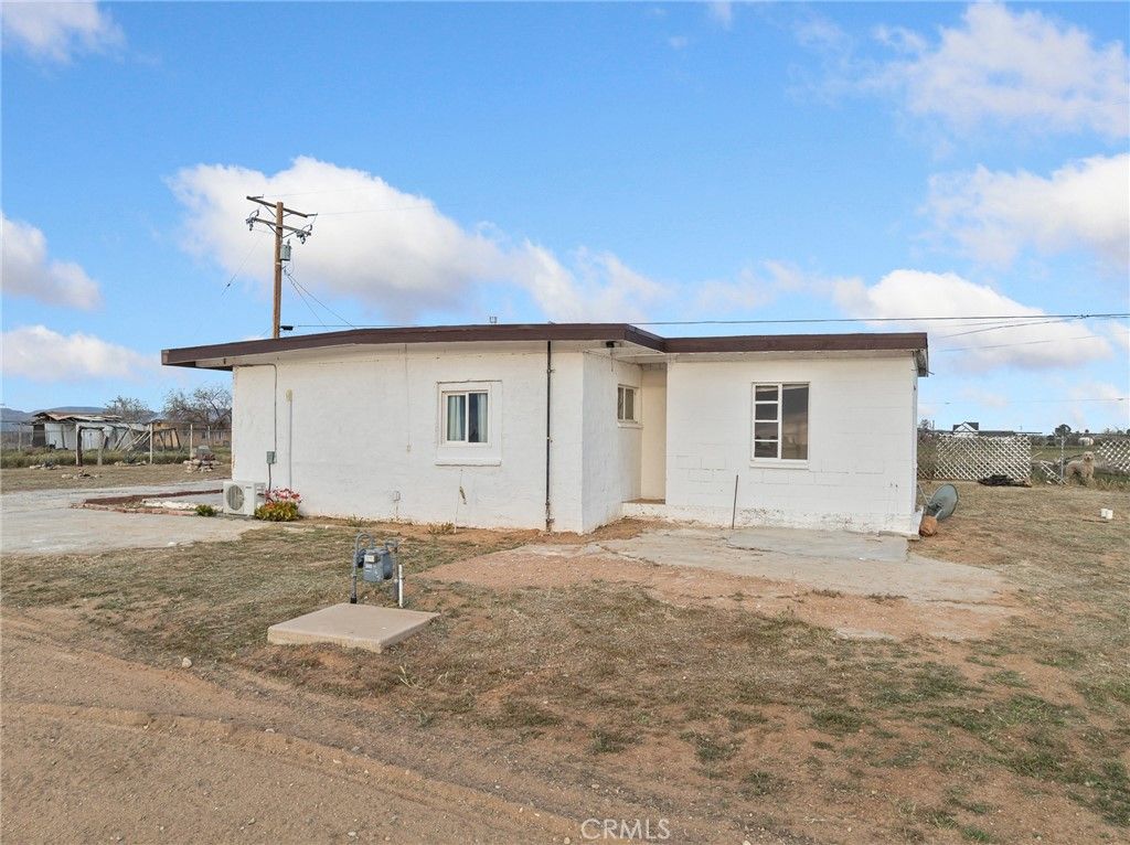 Photo of 21637 Del Oro Rd, Apple Valley, CA 92308 (MLS # HD26055007)
