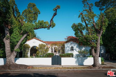 Photo of 1060 Superba Avenue, Venice, CA 90291 (MLS # 26838861)