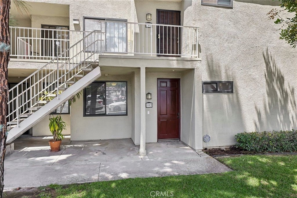 17722 Sergio Circle 102, Huntington Beach CA 92647