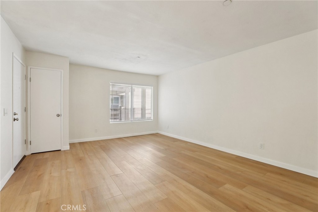 300 E Chestnut H-202