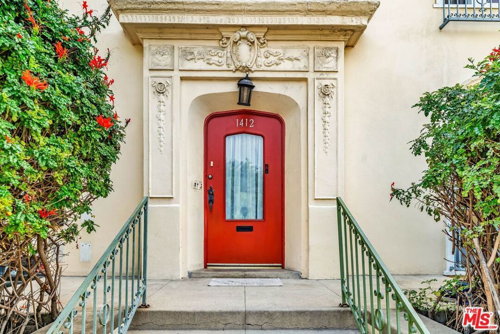 Photo of 1412 S Victoria Avenue, Los Angeles, CA 90019 (MLS # 25611495)