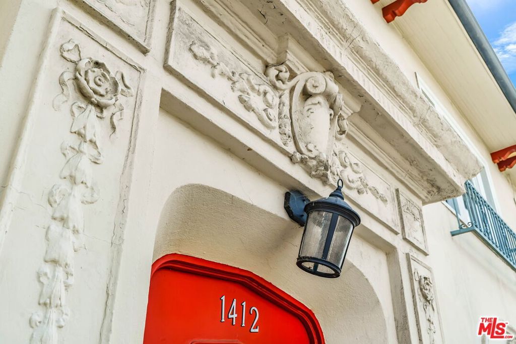 Photo of 1412 S Victoria Avenue, Los Angeles, CA 90019 (MLS # 25611495)