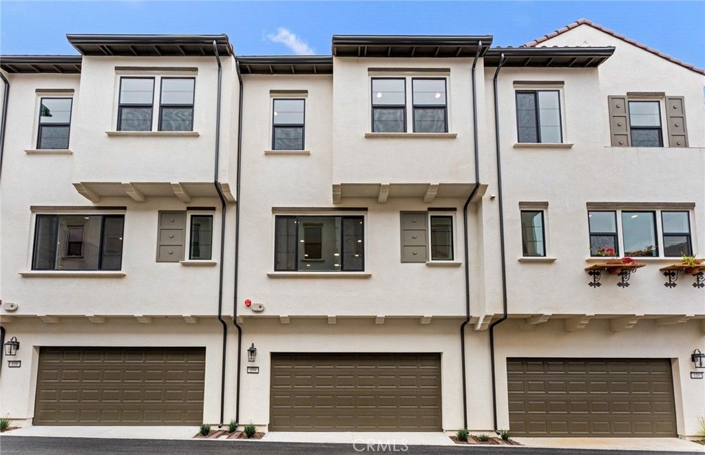 Photo of 102 Sorrel Court, Burbank, CA 91506 (MLS # IV26088100)