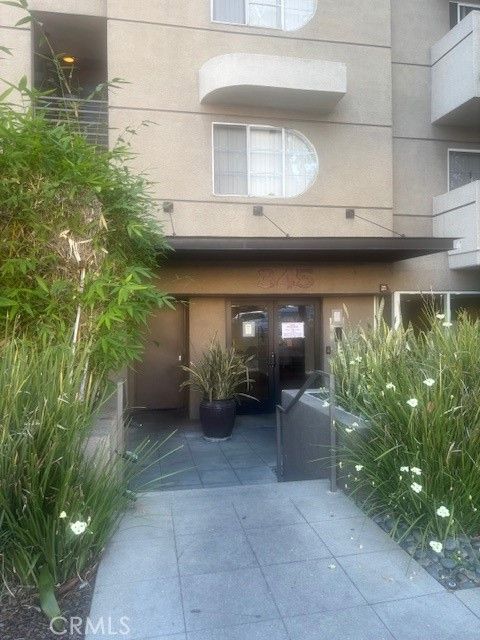 Photo of 345 S Alexandria Ave, Los Angeles, CA 90020 (MLS # SR26101100)