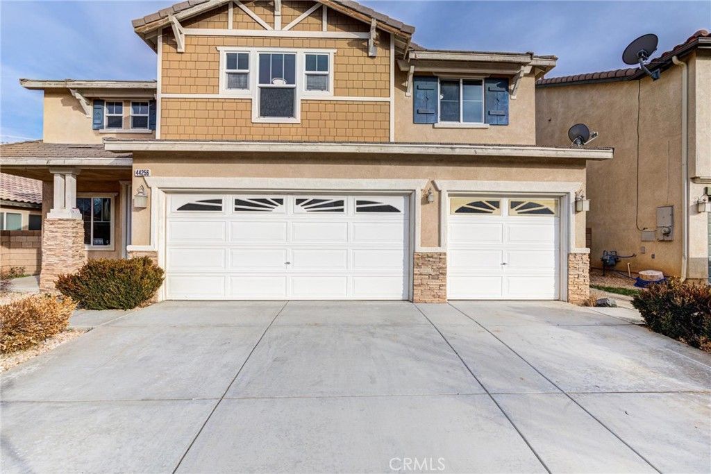 Photo of 44256 Sunmist Ct, Lancaster, CA 93535 (MLS # CV25245399)