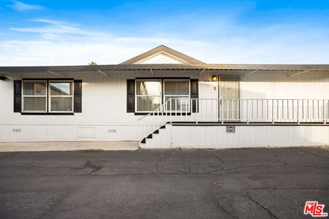 Photo of 8250 Lankershim Boulevard #33, North Hollywood, CA 91605 (MLS # 25586211) Photo of 8250 Lankershim Boulevard #33, North Hollywood, CA 91605 (MLS # 25586211)