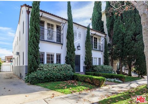 Photo of 210 S Arnaz Drive #2, Beverly Hills, CA 90212 (MLS # 26636041)