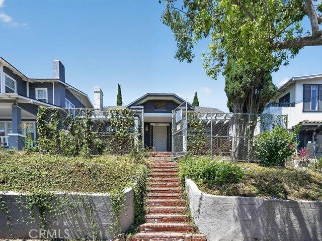 517 S Grand Avenue