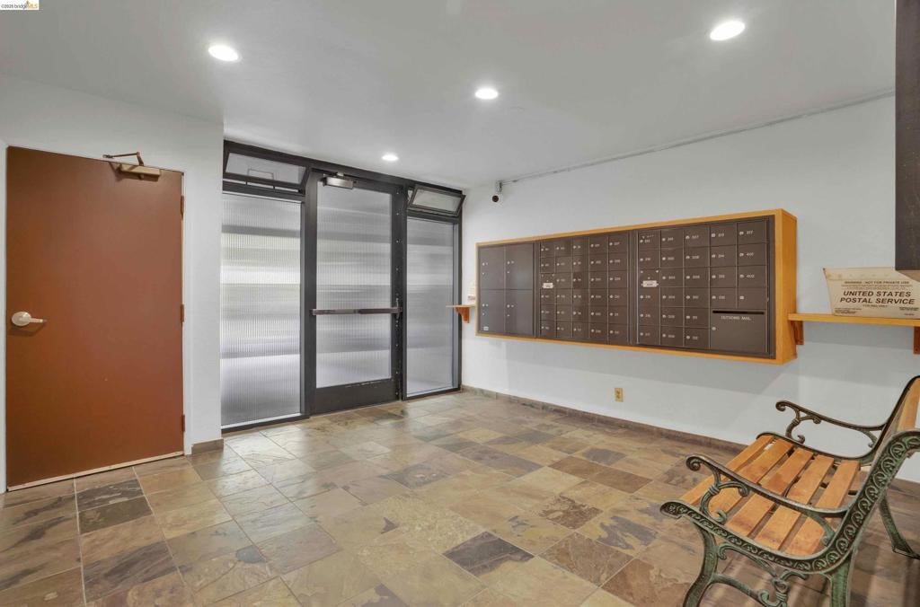 425 Orange St ST 202, Oakland CA 94610