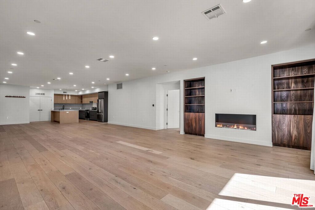 5110 Whitsett Avenue 303