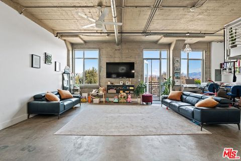 825 E 4th Street 503 Los Angeles CA 90013