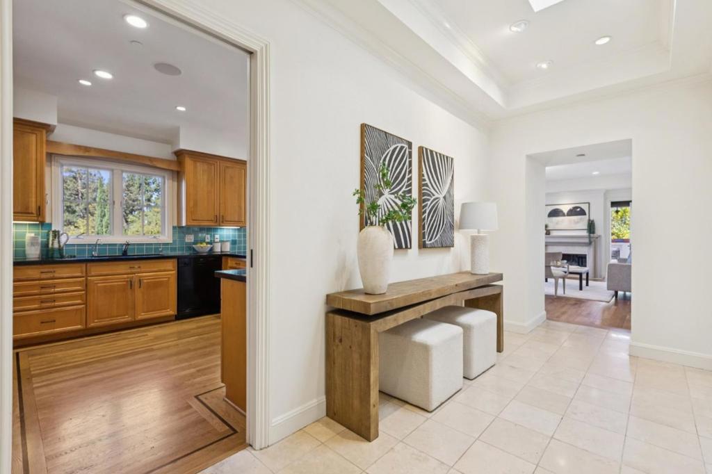 555 Byron Street 402