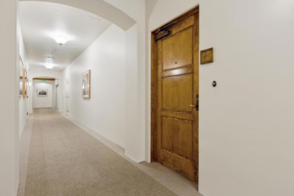 555 Byron Street 402