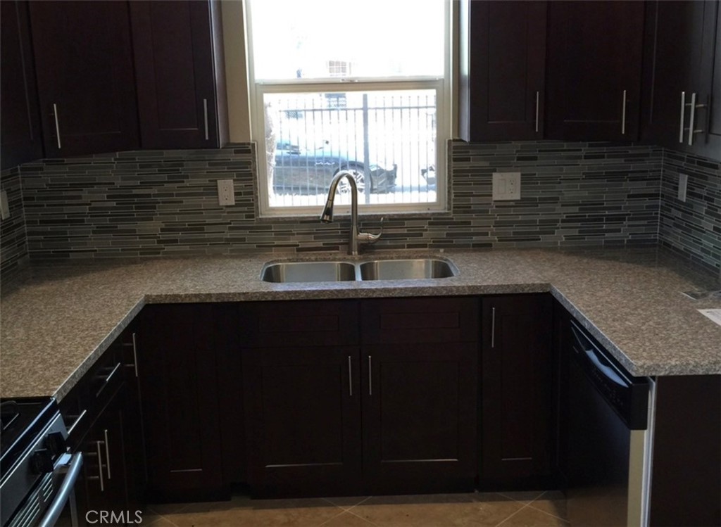 10915 Tamarack