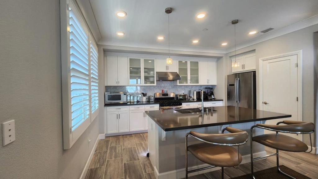 1068 Bigleaf Place 402
