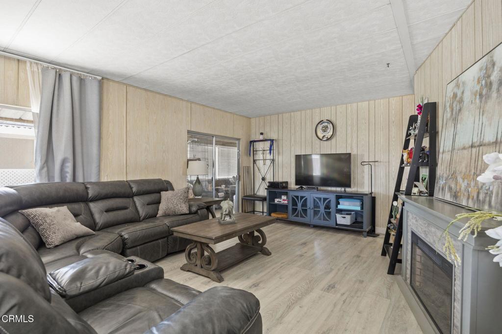 1150 Ventura Boulevard 109