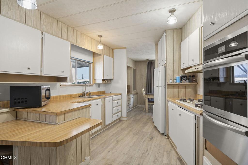 1150 Ventura Boulevard 109