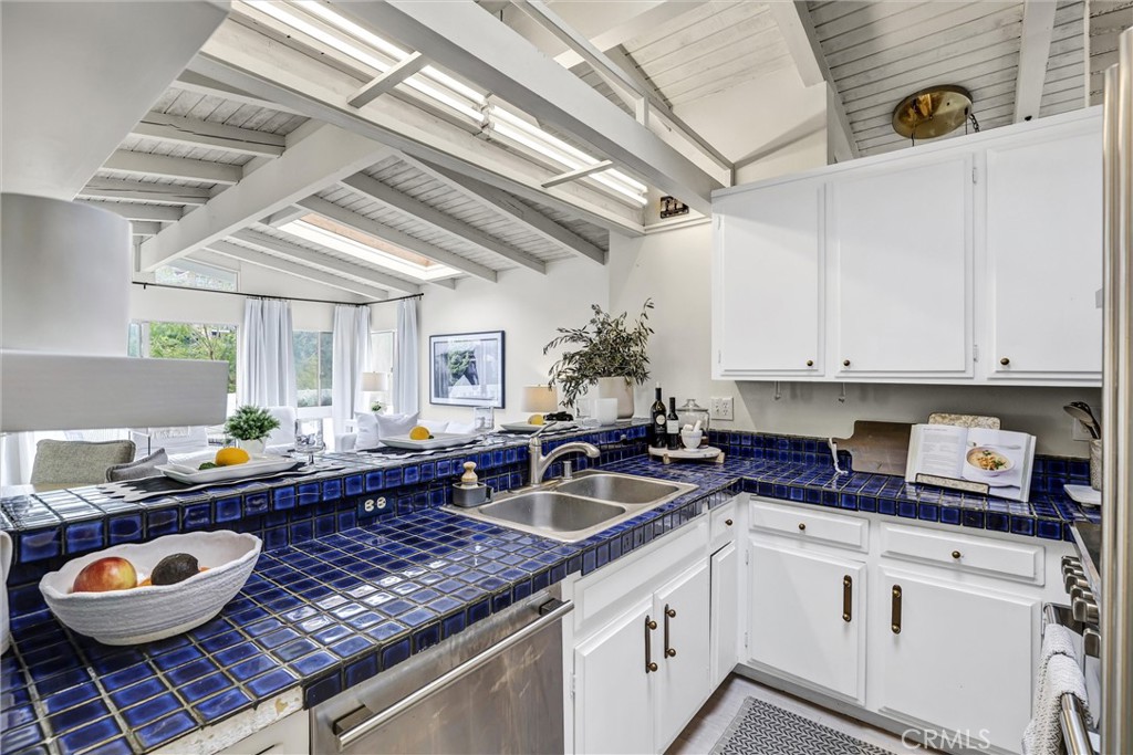 1025 Oro, Laguna Beach CA 92651 - Photo 19