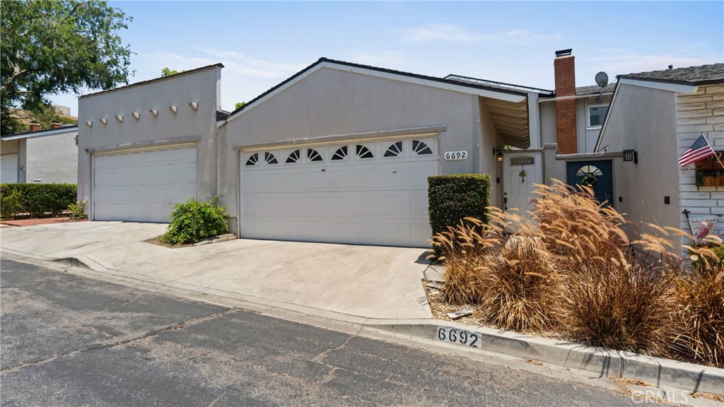 Welcome to this beautifully maintained single-story home located on a quiet cul-de-sac in the heart of Yorba Linda. This spacious 3-bedroom, 2-bathroom residence offers an open-concept floor plan filled with natural light, perfect for comfortable everyday living and entertaining. The home features a modern kitchen with stainless steel appliances, granite countertops, and a breakfast bar that opens to the dining and living areas.
Enjoy laminate wood flooring throughout, updated bathrooms, and generously sized bedrooms. The primary suite includes an en-suite bath and direct access to the backyard. Outside, you’ll find a private backyard retreat with a covered patio and low-maintenance landscaping, ideal for relaxing or hosting guests. Additional highlights include central A/C and heating, a two-car garage with direct access, and indoor laundry hookups.
Located within the award-winning Placentia-Yorba Linda Unified School District and just minutes from parks, shopping, dining, and freeway access, this is an exceptional lease opportunity in a prime Yorba Linda neighborhood.