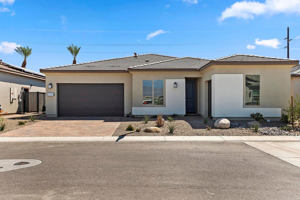 listing image 130728548819359542821