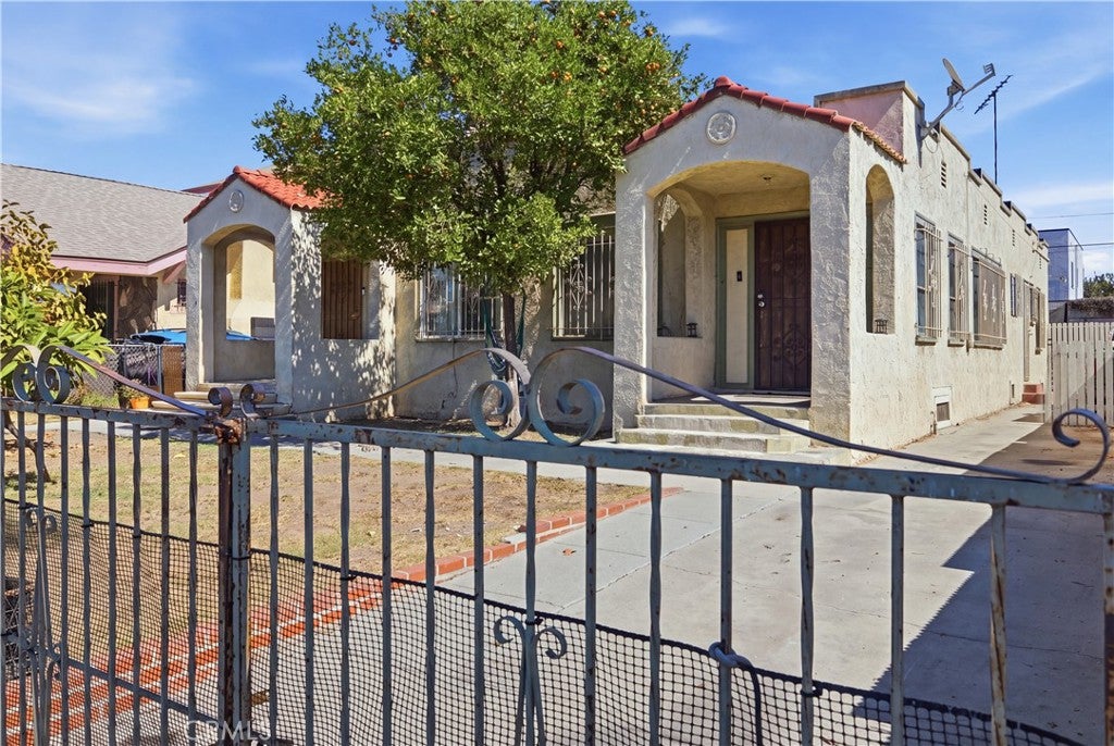 3940 La Salle