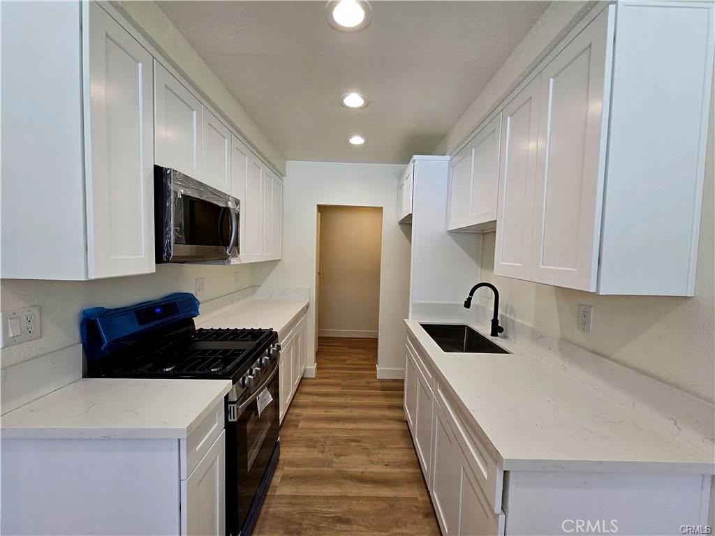 This beautifully updated 2-bedroom, 1-bath unit is perfect for anyone seeking a private, quiet retreat with easy access to everything Los Angeles / Orange County has to offer. It is apart of a small property, centrally located near Knotts Berry Farm, Disneyland and easy access to the 5 & 91 Freeways.
Features Include:
Spacious 2 bedroom with plenty of natural light
Modern full bathroom with sleek finishes
Open-concept living area with clean, contemporary design
Private entrance for added privacy
On-site or nearby parking available