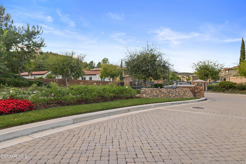 6903 Shadow Wood Drive