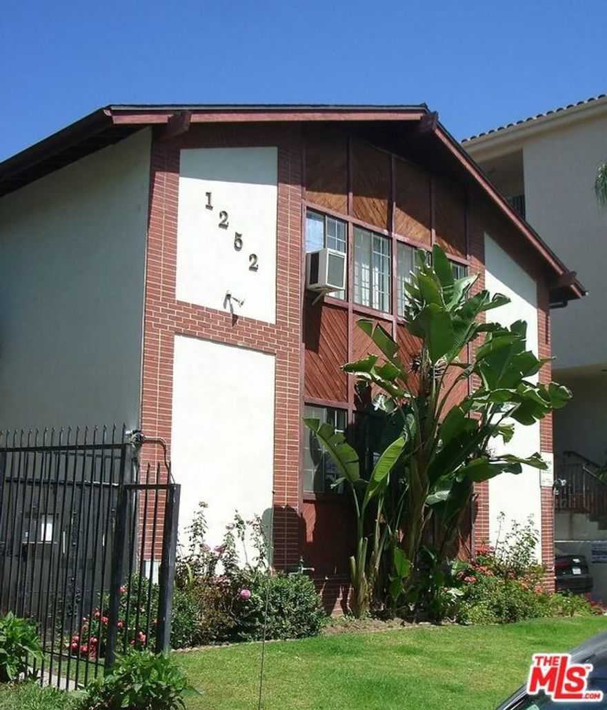 Spacious 4 bedroom, 3 bathroom unit in the coveted Sawtelle area of West LA. 2 bedrooms have on-suite bathrooms. Each room has window air conditioning units. New floors! Kitchen is clean. There is a large living /dining area. Secondary entrance for back bedrooms. No elevator. Perfect for a family or UCLA students!! Sorry, no pets!