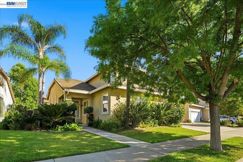 Tiny photo for 782 Redhaven St ST, Brentwood, CA 94513 (MLS # 41137320)