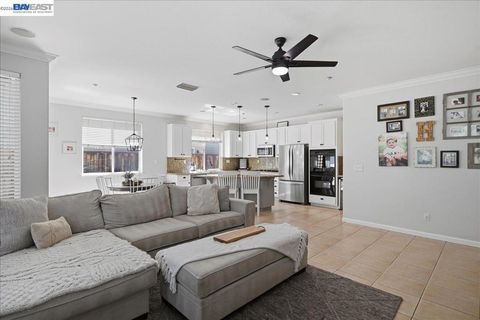 Tiny photo for 782 Redhaven St ST, Brentwood, CA 94513 (MLS # 41137320)