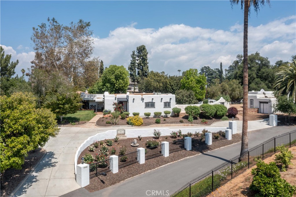 1615 Halsey Street