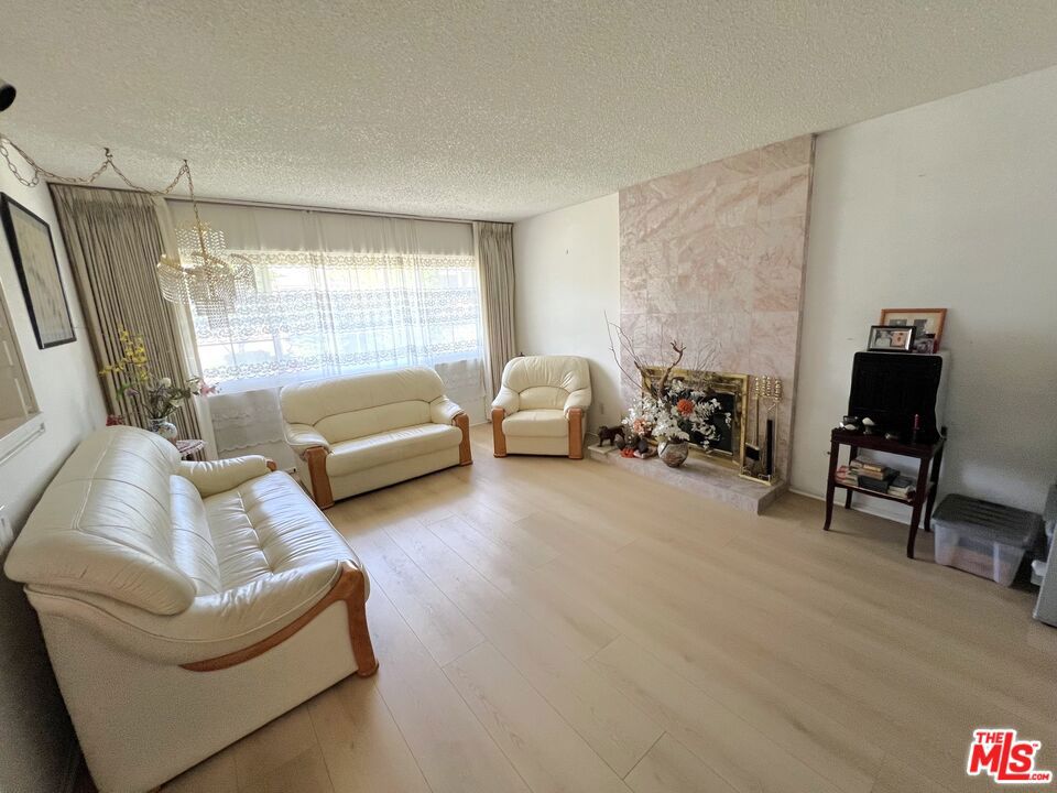 825 Browning Place