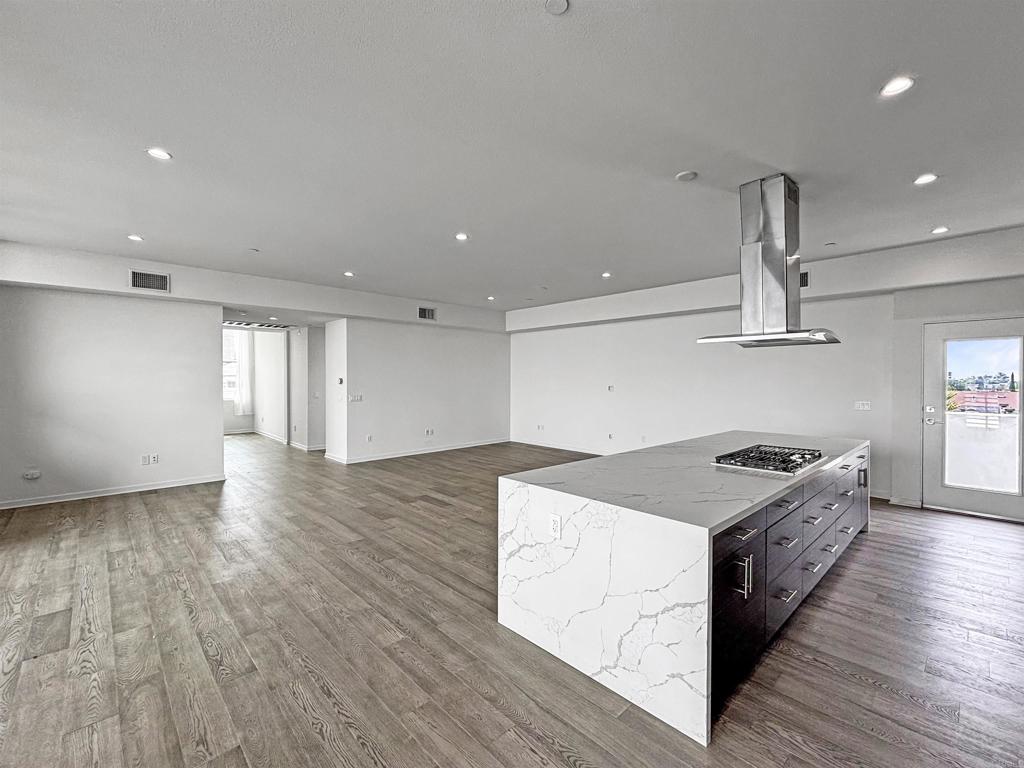 3047 North Park Way 302
