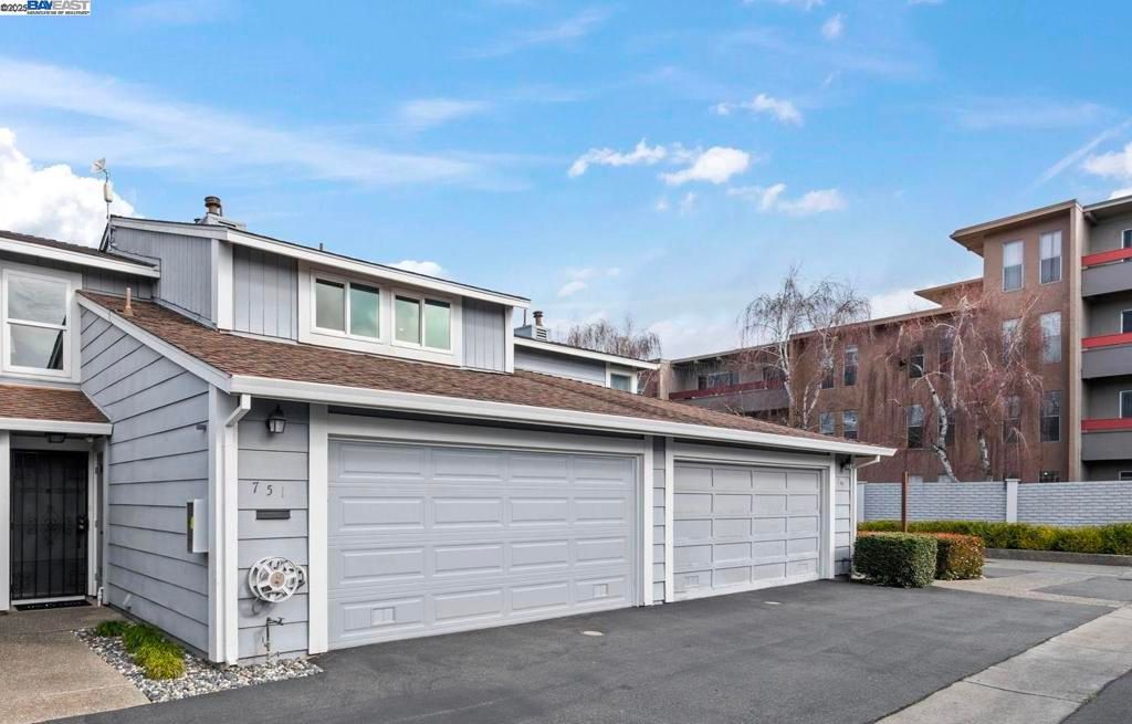 listing image 130721812535308494081