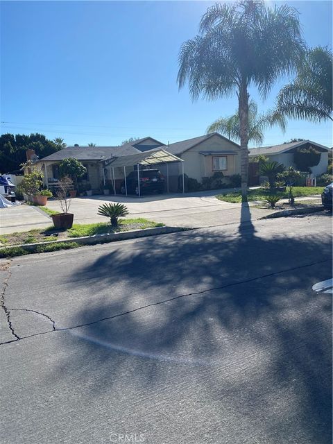 Photo of 9716 Natick, North Hills, CA 91343 (MLS # SR25263295)