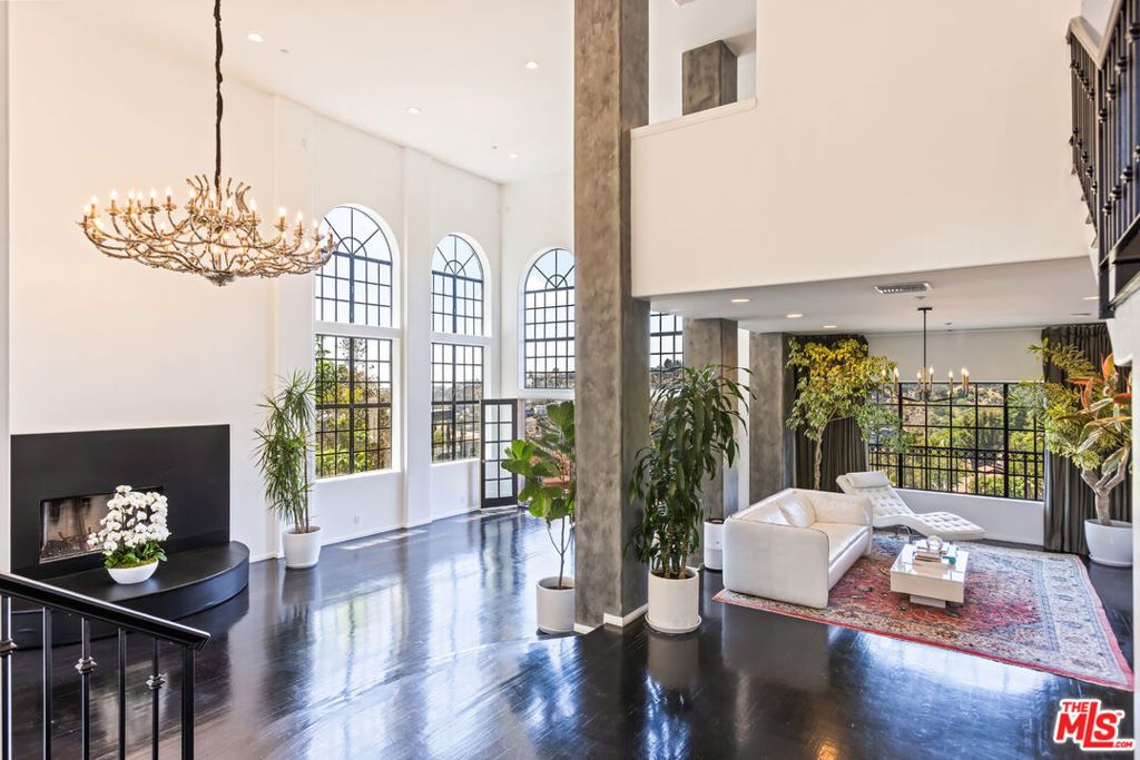 Photo of 2651 La Cuesta Drive, Los Angeles, CA 90046 (MLS # 25561691)