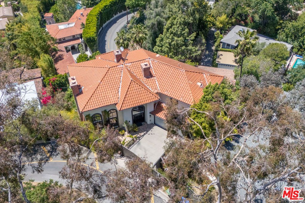 Photo of 2651 La Cuesta Drive, Los Angeles, CA 90046 (MLS # 25561691)